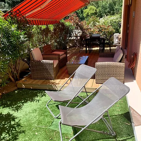 Rdc Tres Grande Terrasse Proche Et Centre * Cavalaire-sur-Mer